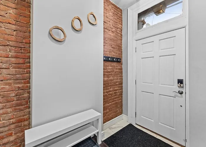 Stylish 4 Bedroom Loft Home, North Shore, Skyline View Close To Nhl, Nfl Holiday home