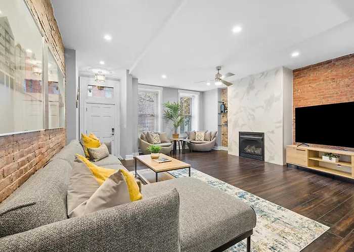 Stylish 4 Bedroom Loft Home, North Shore, Skyline View Close To Nhl, Nfl *