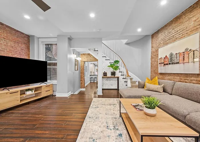 Stylish 4 Bedroom Loft Home, North Shore, Skyline View Close To Nhl, Nfl Holiday home Pittsburgh
