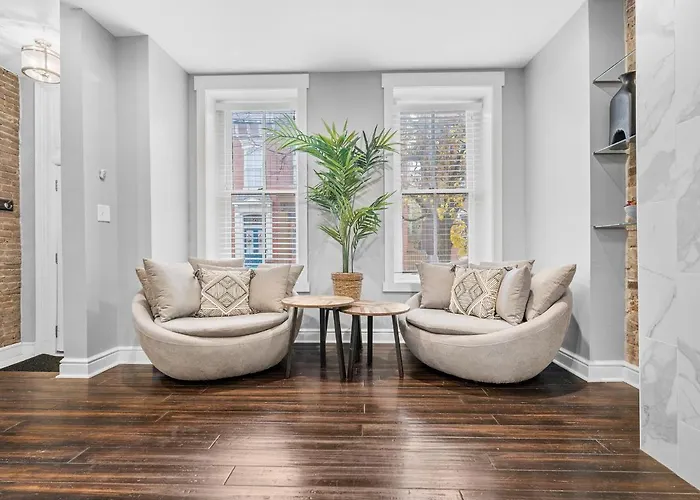 Holiday home Stylish 4 Bedroom Loft Home, North Shore, Skyline View Close To Nhl, Nfl