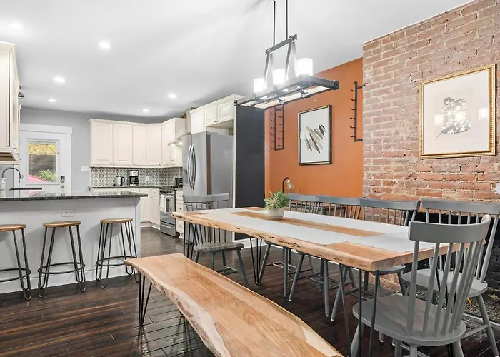 Stylish 4 Bedroom Loft Home, North Shore, Skyline View Close To Nhl, Nfl Holiday home
