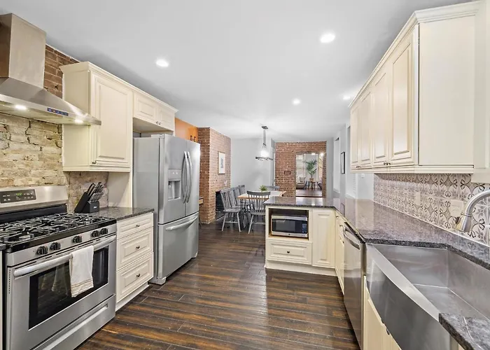 Stylish 4 Bedroom Loft Home, North Shore, Skyline View Close To Nhl, Nfl