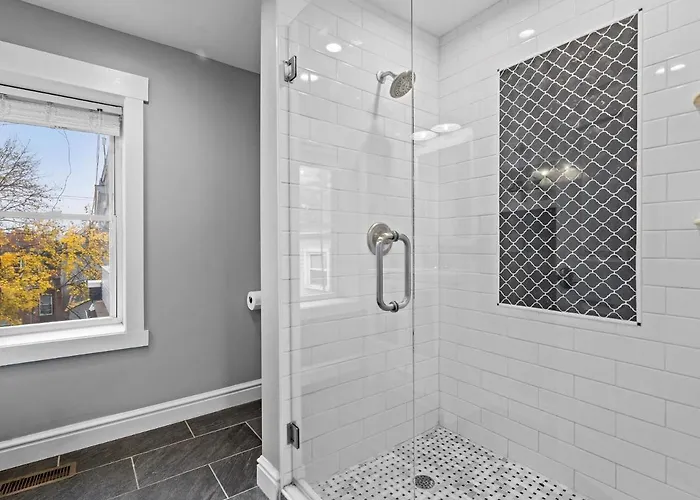 Stylish 4 Bedroom Loft Home, North Shore, Skyline View Close To Nhl, Nfl *