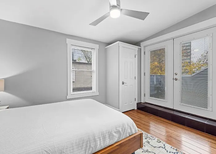 Stylish 4 Bedroom Loft Home, North Shore, Skyline View Close To Nhl, Nfl Holiday home *