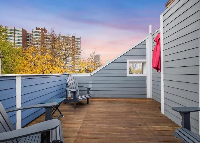 Holiday home Stylish 4 Bedroom Loft Home, North Shore, Skyline View Close To Nhl, Nfl