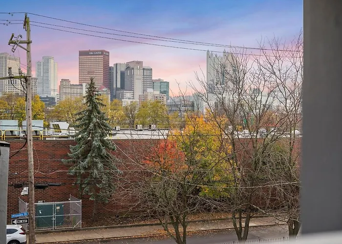 Stylish 4 Bedroom Loft Home, North Shore, Skyline View Close To Nhl, Nfl