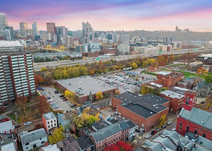 Stylish 4 Bedroom Loft Home, North Shore, Skyline View Close To Nhl, Nfl *