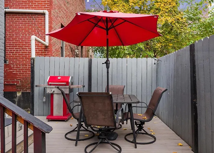 Stylish 4 Bedroom Loft Home, North Shore, Skyline View Close To Nhl, Nfl Holiday home *