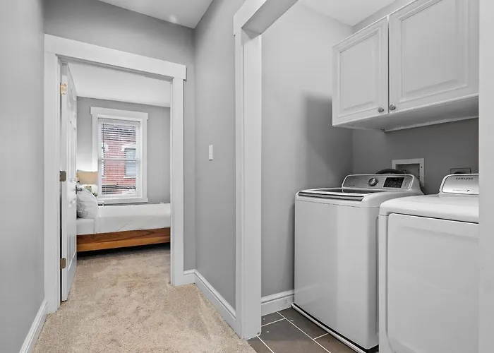 Holiday home Stylish 4 Bedroom Loft Home, North Shore, Skyline View Close To Nhl, Nfl