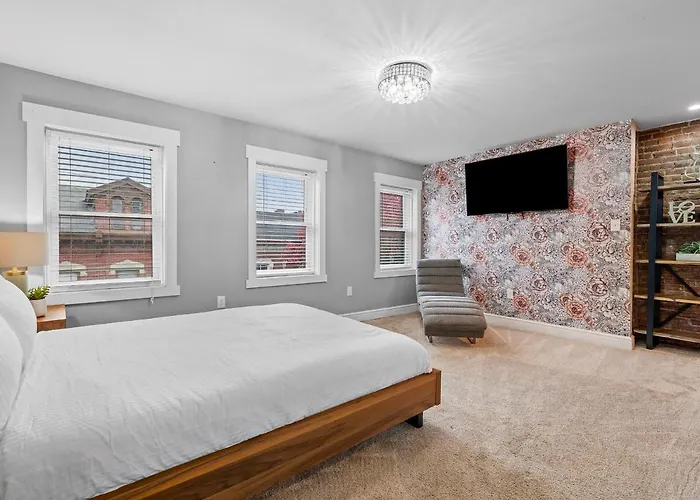 Stylish 4 Bedroom Loft Home, North Shore, Skyline View Close To Nhl, Nfl *