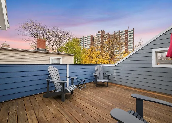 Holiday home Stylish 4 Bedroom Loft Home, North Shore, Skyline View Close To Nhl, Nfl